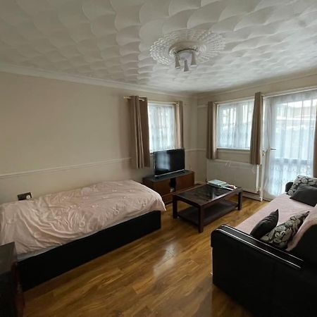 Spacious Bungalow In London, Near Central London, The Excel Centre And The O2, Ideal For Families Kültér fotó