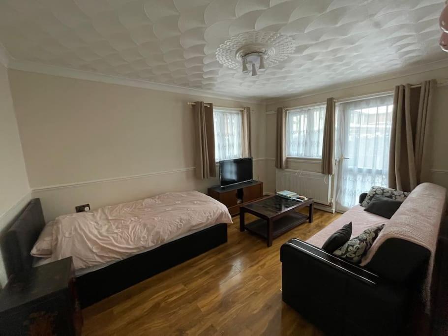 Spacious Bungalow In London, Near Central London, The Excel Centre And The O2, Ideal For Families Kültér fotó